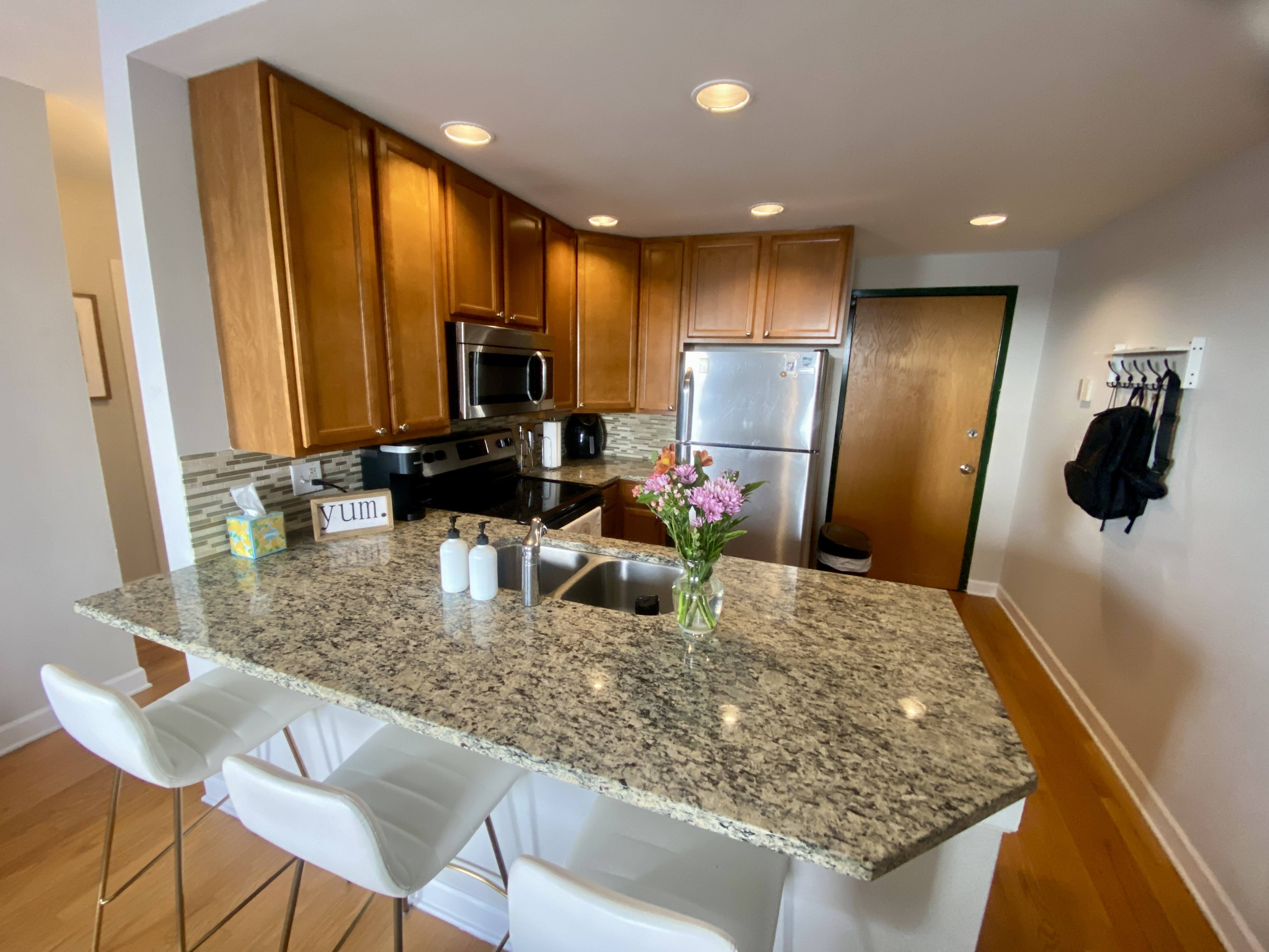 1170 N. Milwaukee Ave. 1170 N. Milwaukee Ave., Chicago 60622 West Town - Leasing by Cross Street