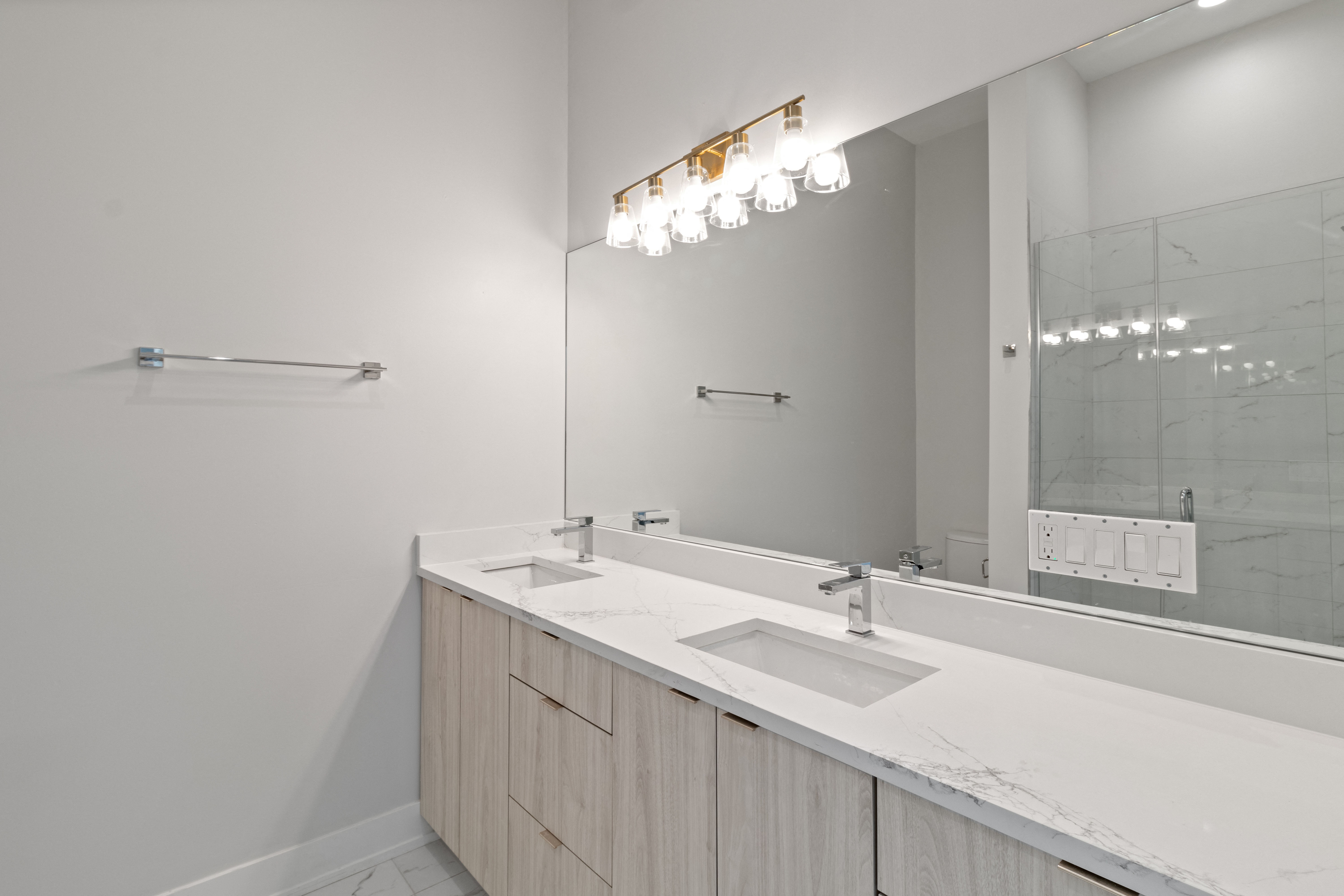 2317 N Clark 2317 N. Clark St., Chicago, IL 60614 Lincoln Park - Leasing by Cross Street