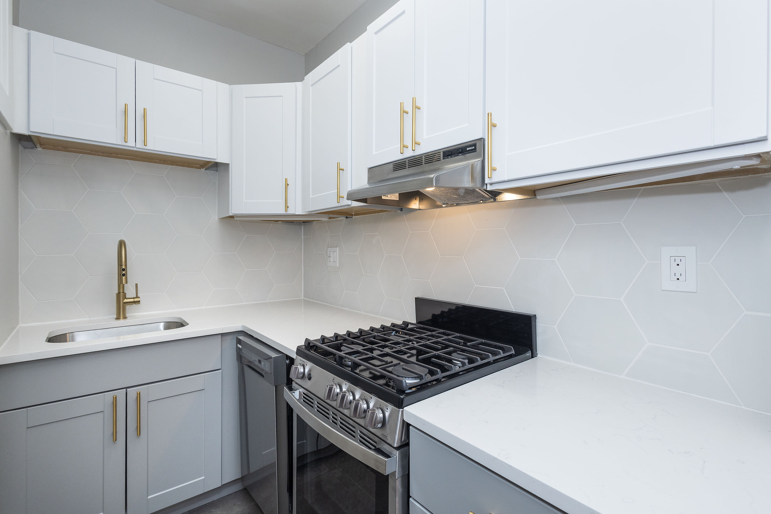 Uptown Terraces 230 E 19th Ave., Denver, CO 80203 Uptown Denver - Leasing by Cross Street