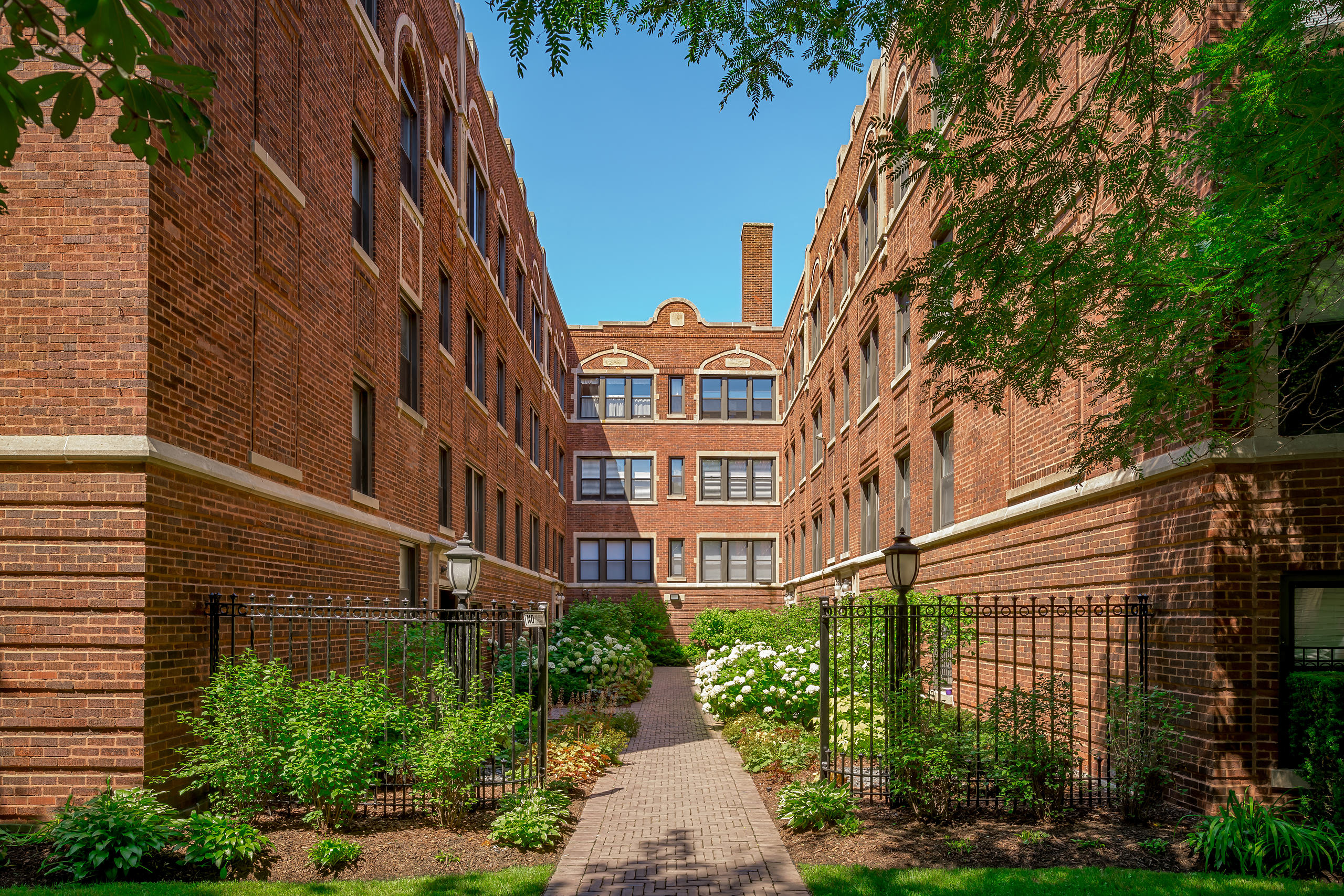 5552-60 N. Lakewood Ave. 5552-60 N. Lakewood Ave., Chicago, IL 60640 Andersonville - Leasing by Cross Street