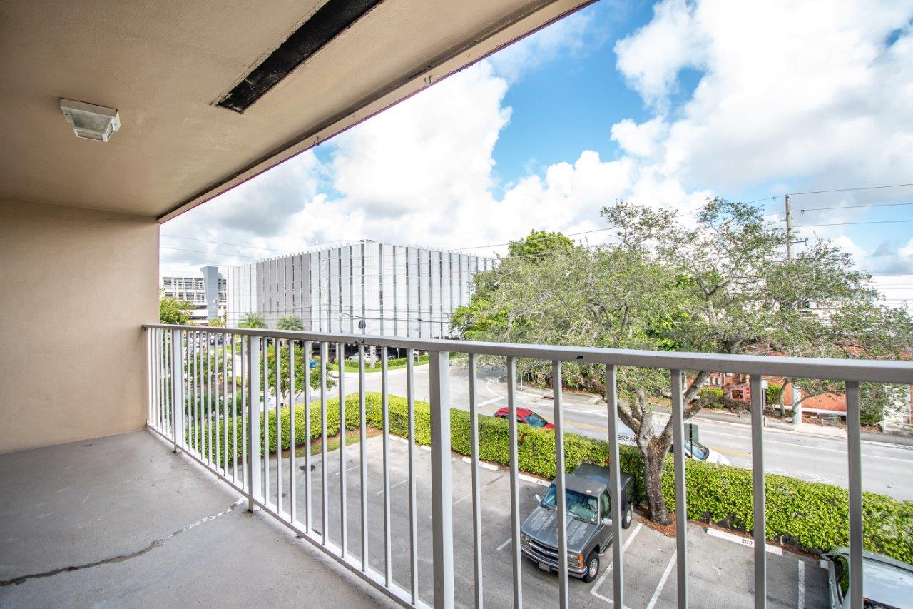 Zoom Gallery Legacy at South Miami property Image #12