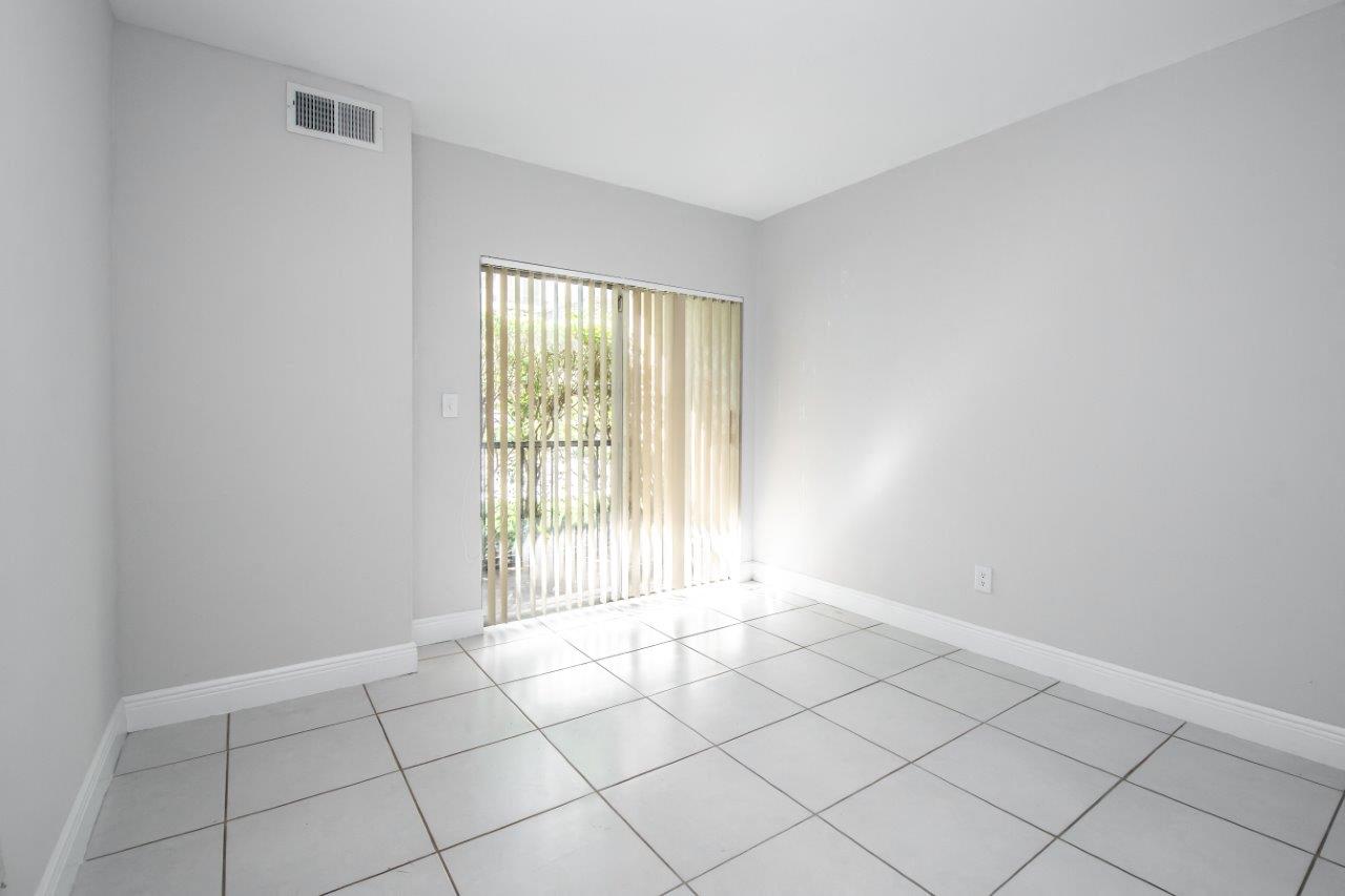Zoom Gallery Legacy at South Miami property Image #9