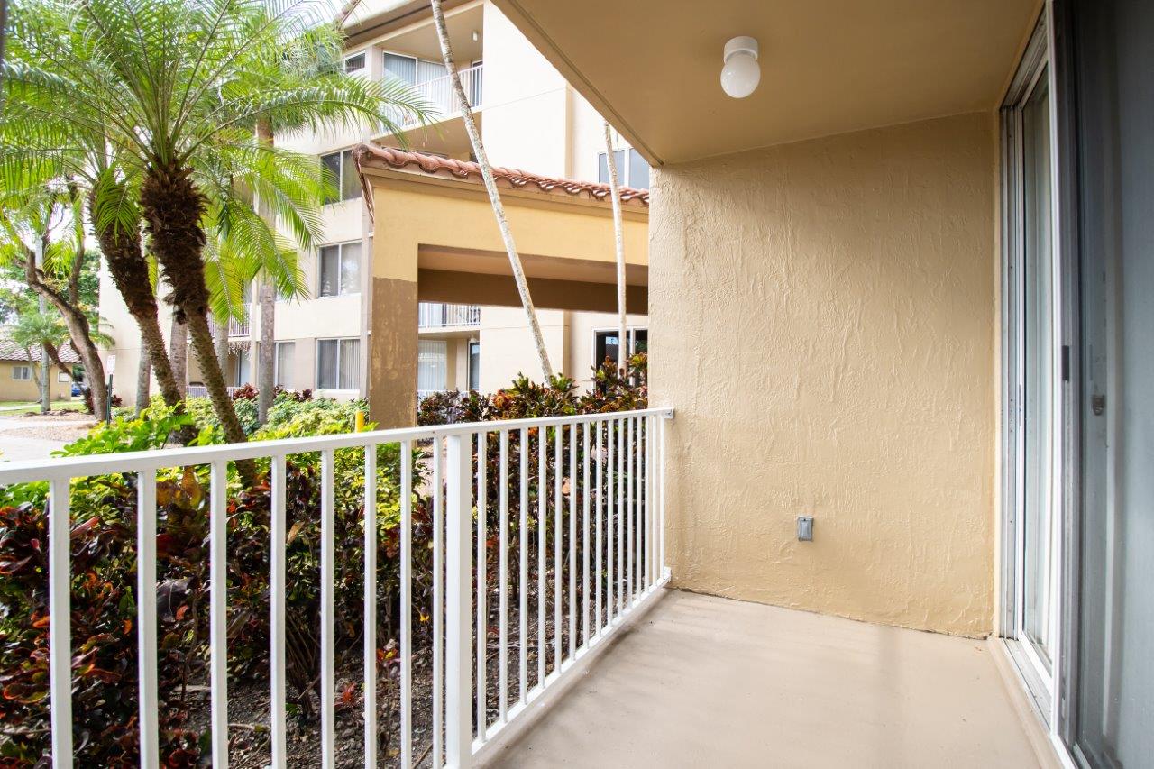 Zoom Gallery Legacy at Hialeah property Image #9