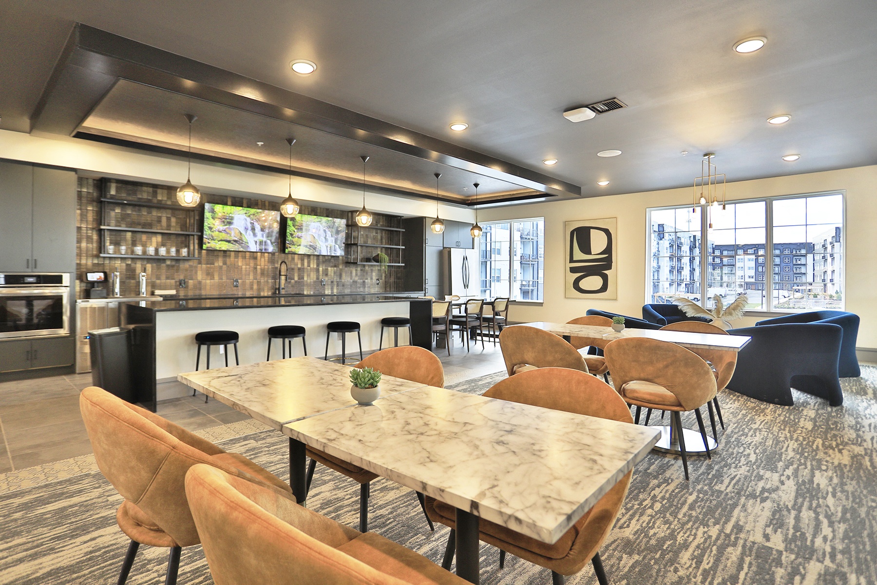 1-Bedroom Apartments in Cincinnati, OH - Graphite Oakley