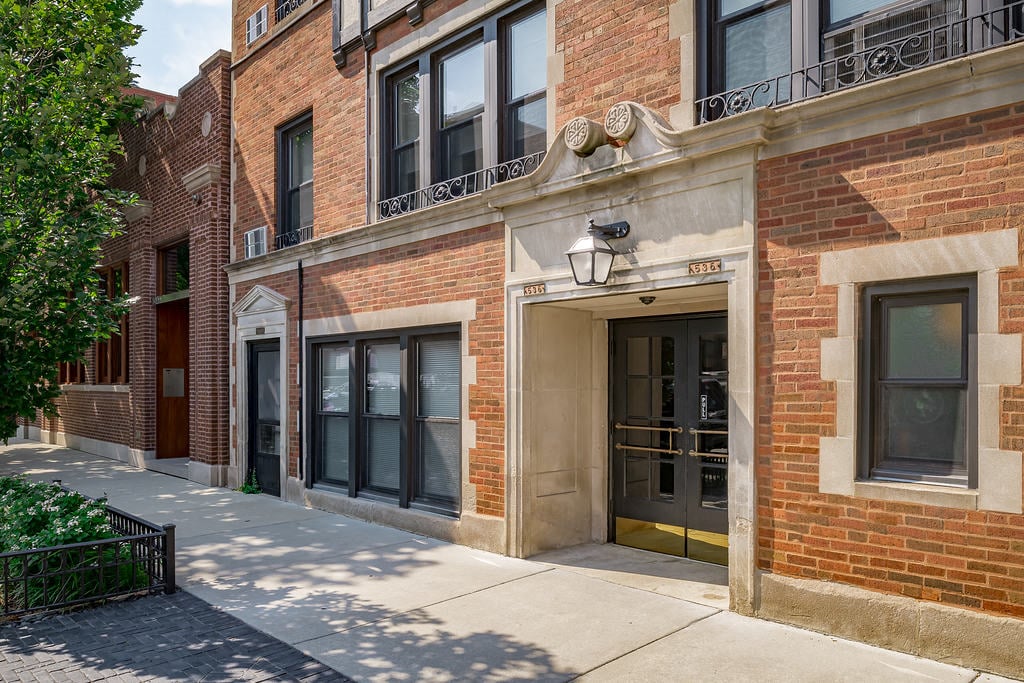 536 W. Grant Pl. 536 W. Grant Pl., Chicago, IL 60614 Lincoln Park - Leasing by Cross Street