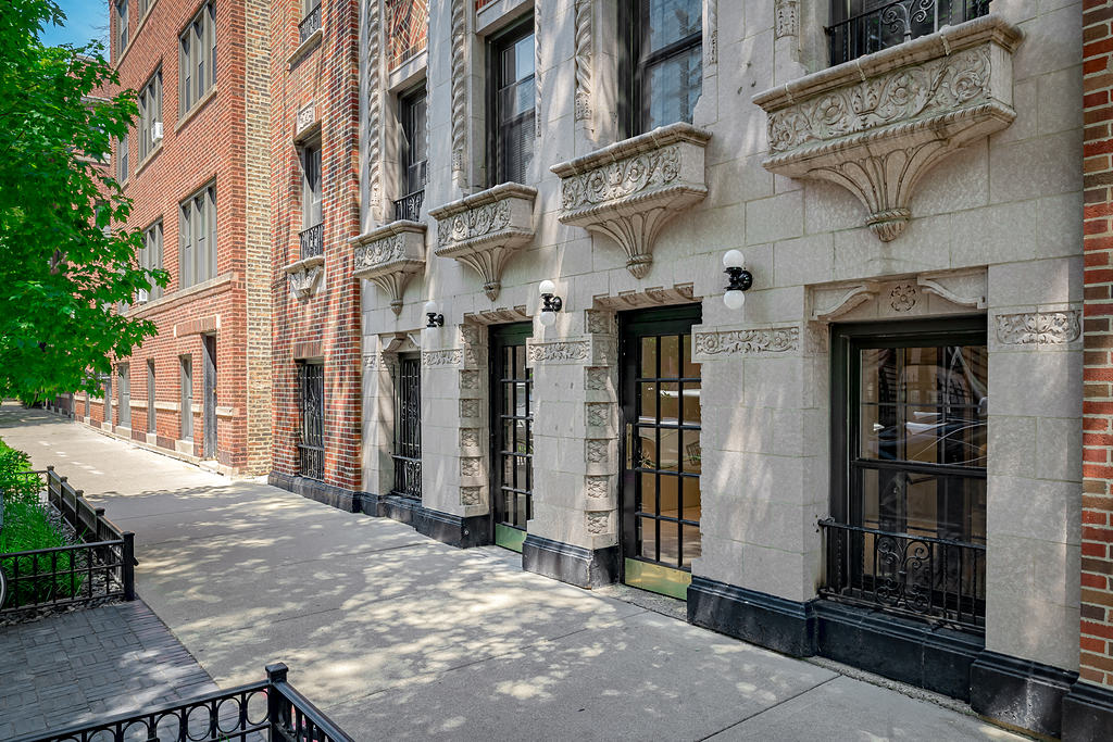 620 W. Surf St. 620 W. Surf St., Chicago, IL 60657 - Leasing by Cross Street