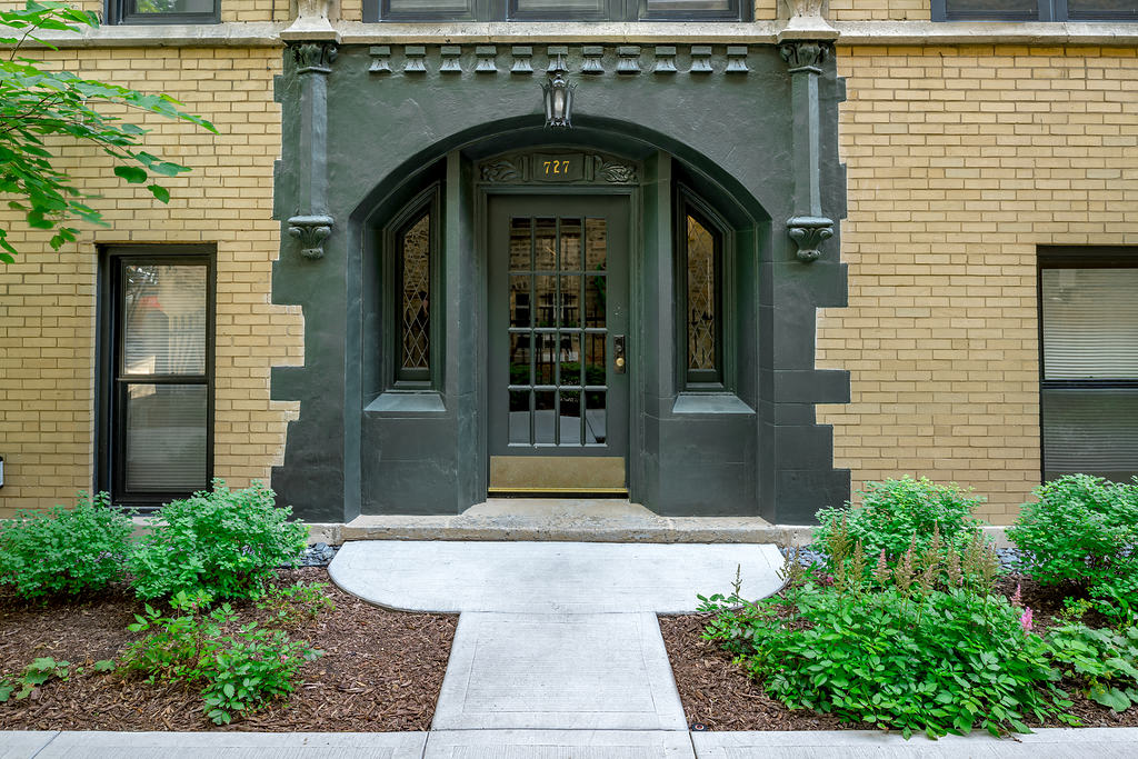 727-29 1/2 W. Briar Pl./715-27 W. California Terrace 727-29 1/2 W. Briar Pl., Chicago, IL 60657 Lake View East - Leasing by Cross Street