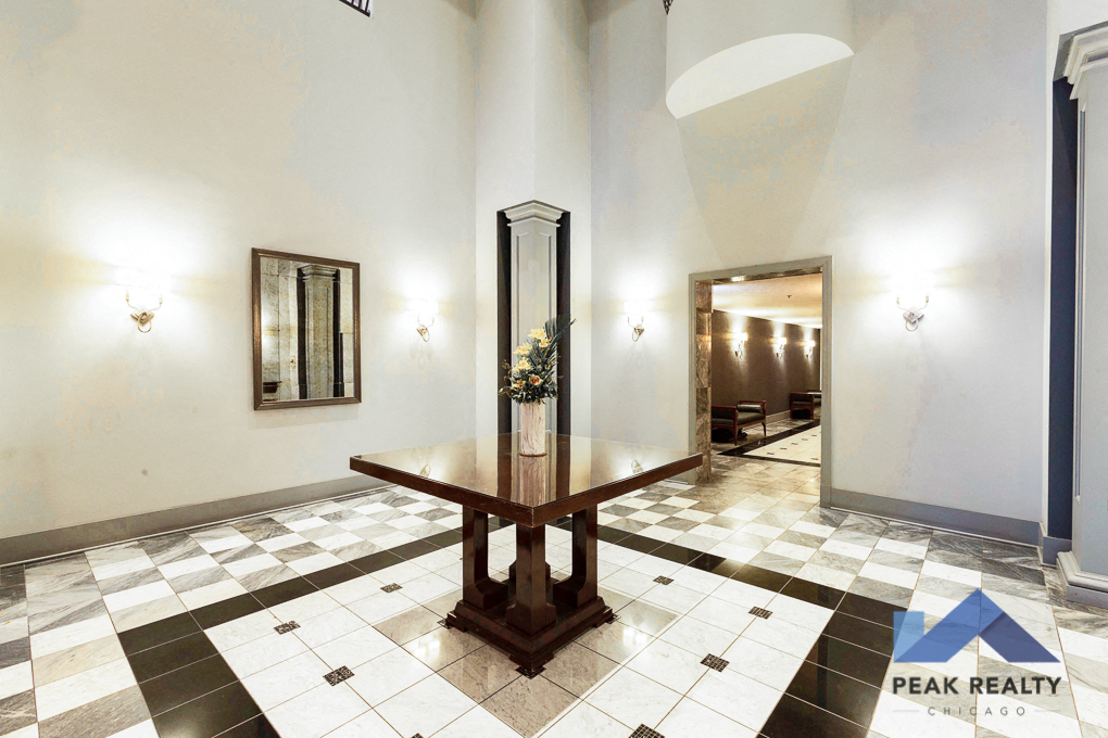 70 W. Huron St. 70 W. Huron St., Chicago, IL 60654 River North - Leasing by Cross Street