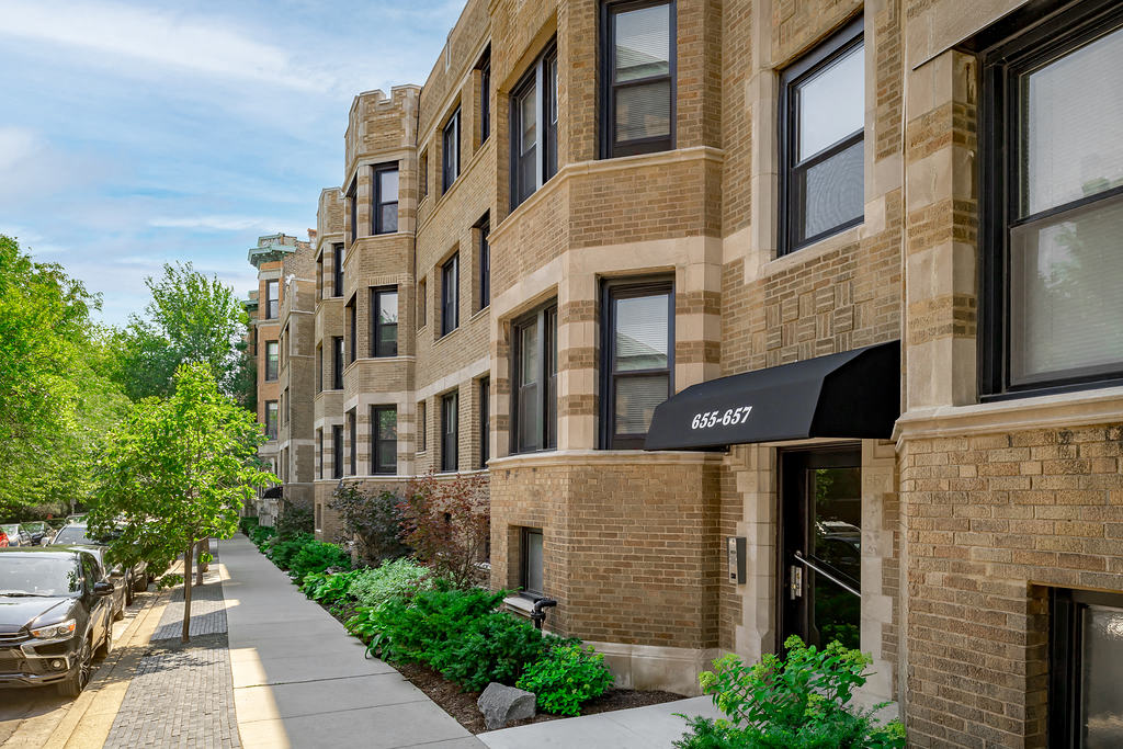 649-57 W. Oakdale Ave./2919-21 N. Clark St. 649-57 W. Oakdale Ave., Chicago, IL 60657 Lake View East - Leasing by Cross Street