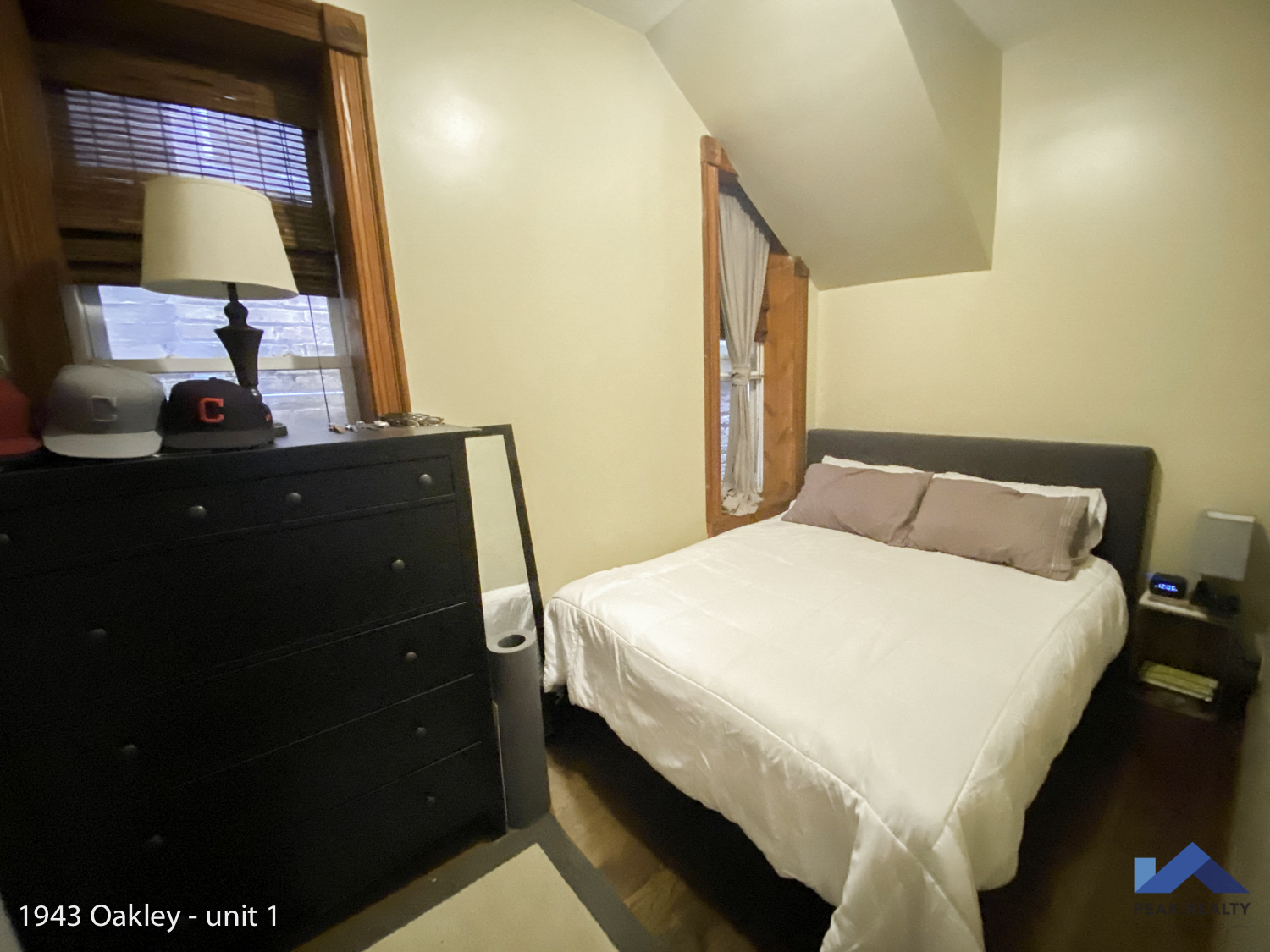 1943 N. Oakley Ave. 1943 N. Oakley Ave., Chicago, IL 60647 Bucktown - Leasing by Cross Street