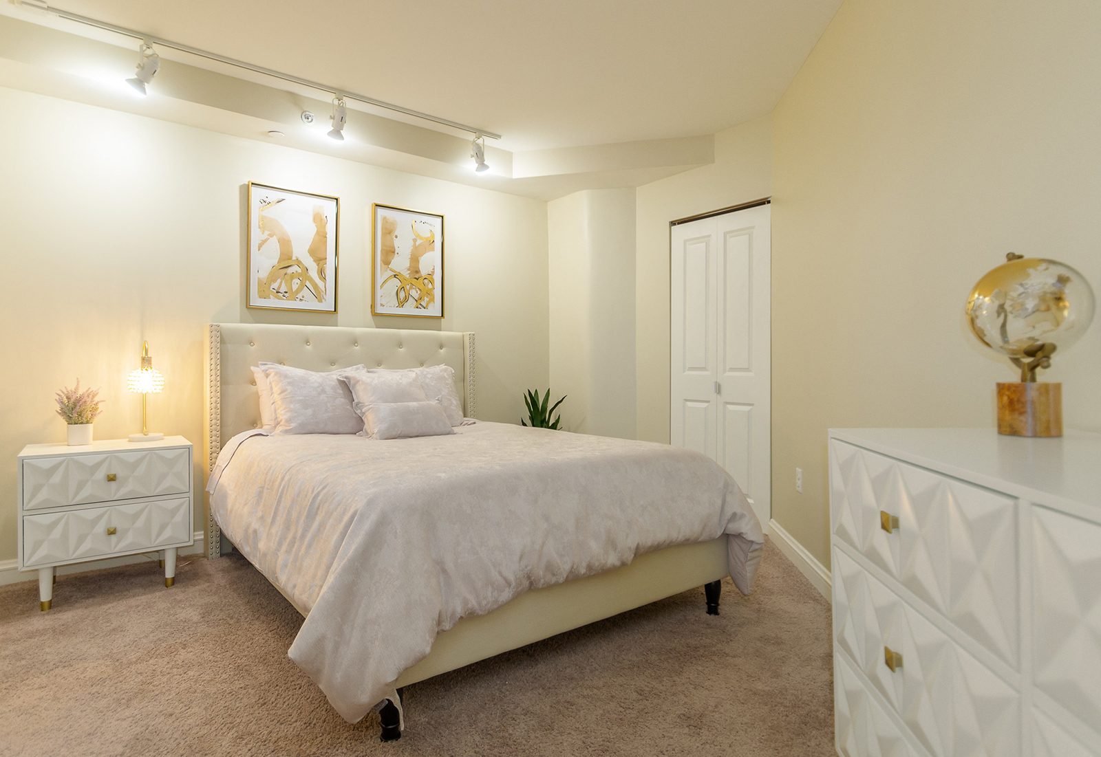 http://cdn.rentcafe.com/dmslivecafe/3/114549/Park-Lane-Villa-21.jpg