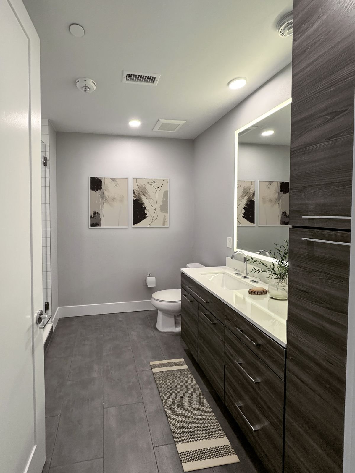 Studio Apartment Bathroom