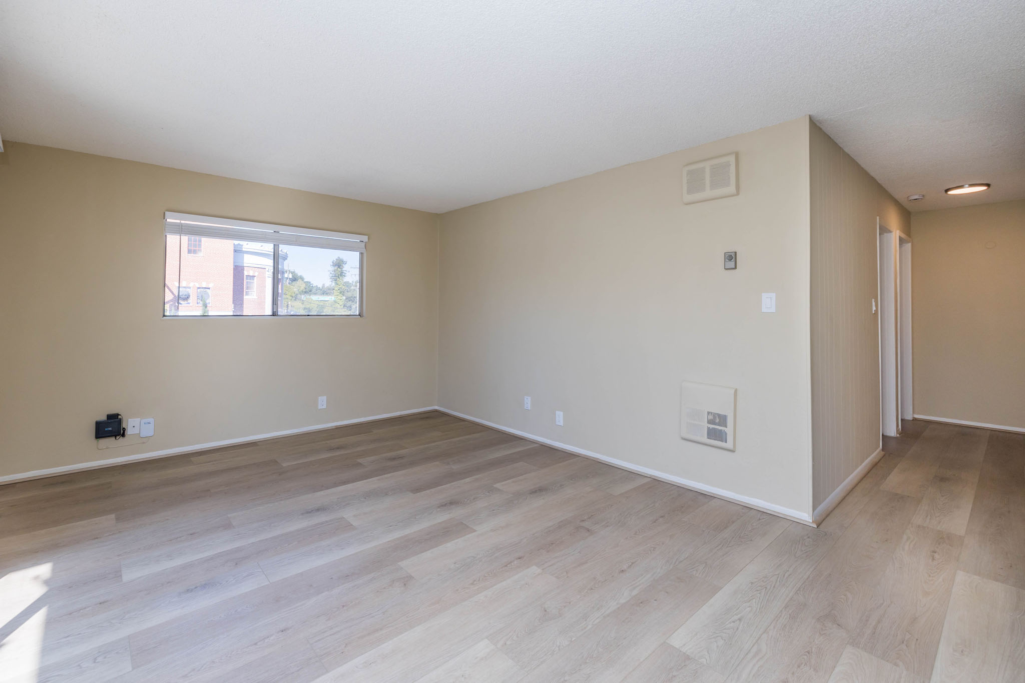 345 MacArthur #301 Gallery Image #2