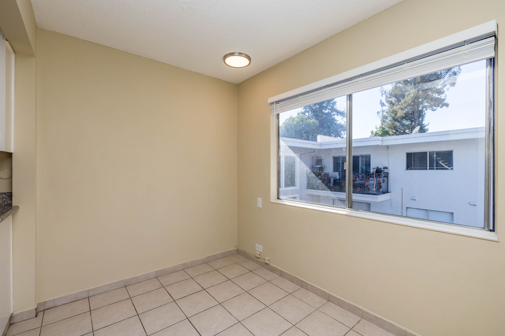 345 MacArthur #301 Gallery Image #5