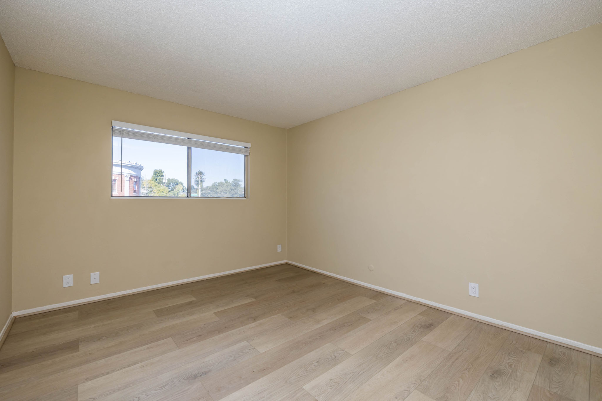 345 MacArthur #301 Gallery Image #6