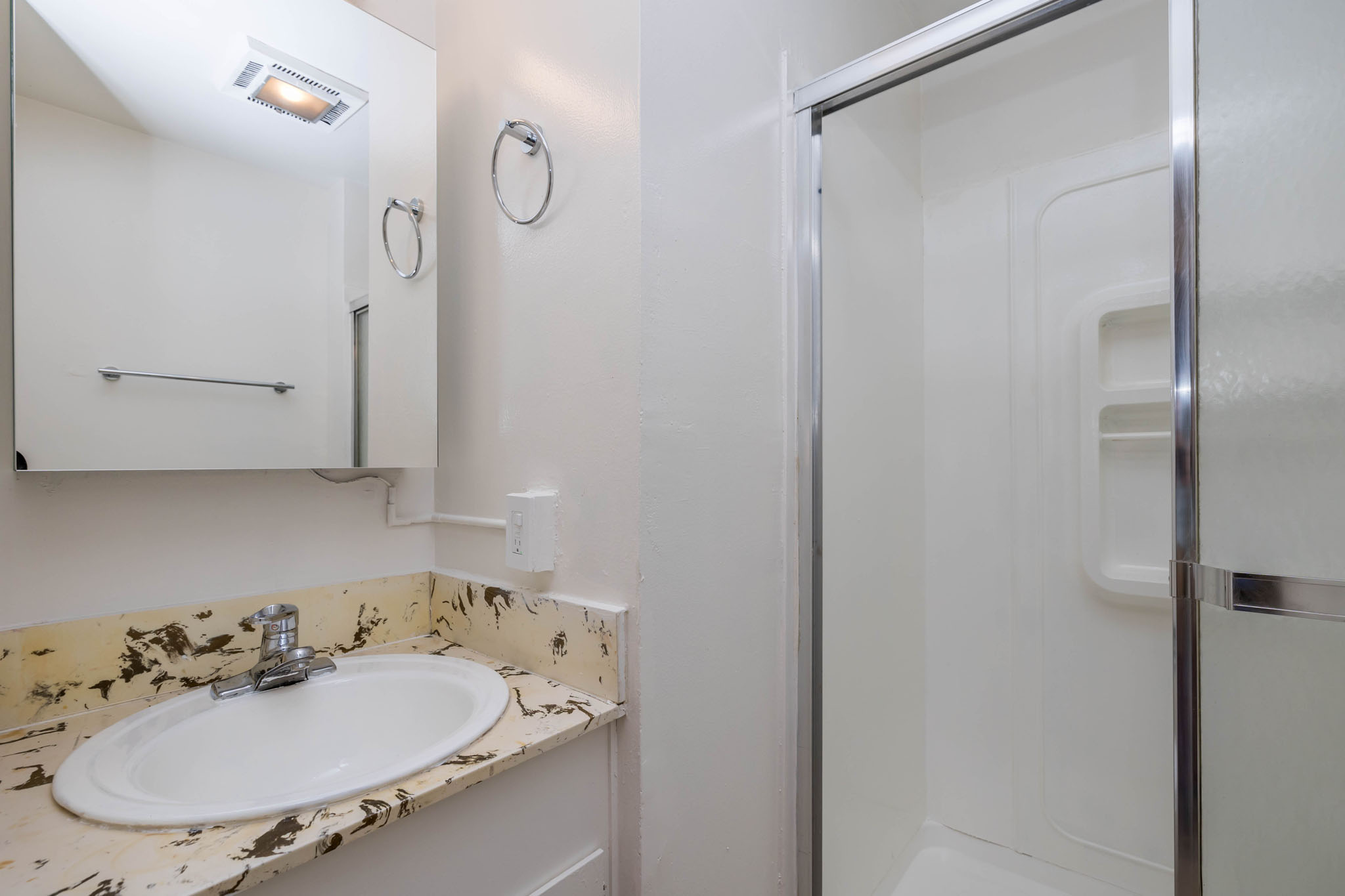 345 MacArthur #301 Gallery Image #8