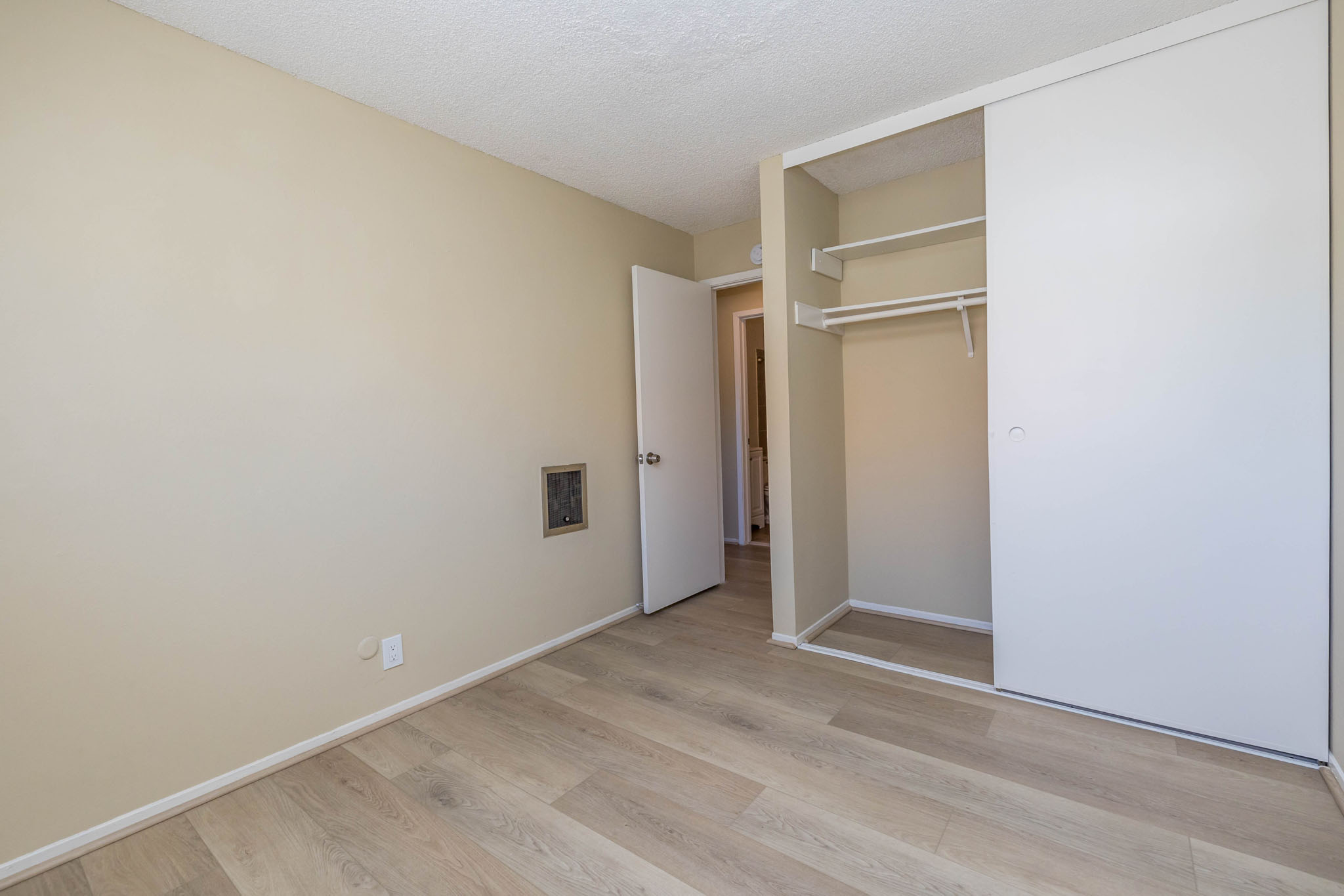 345 MacArthur #301 Gallery Image #11