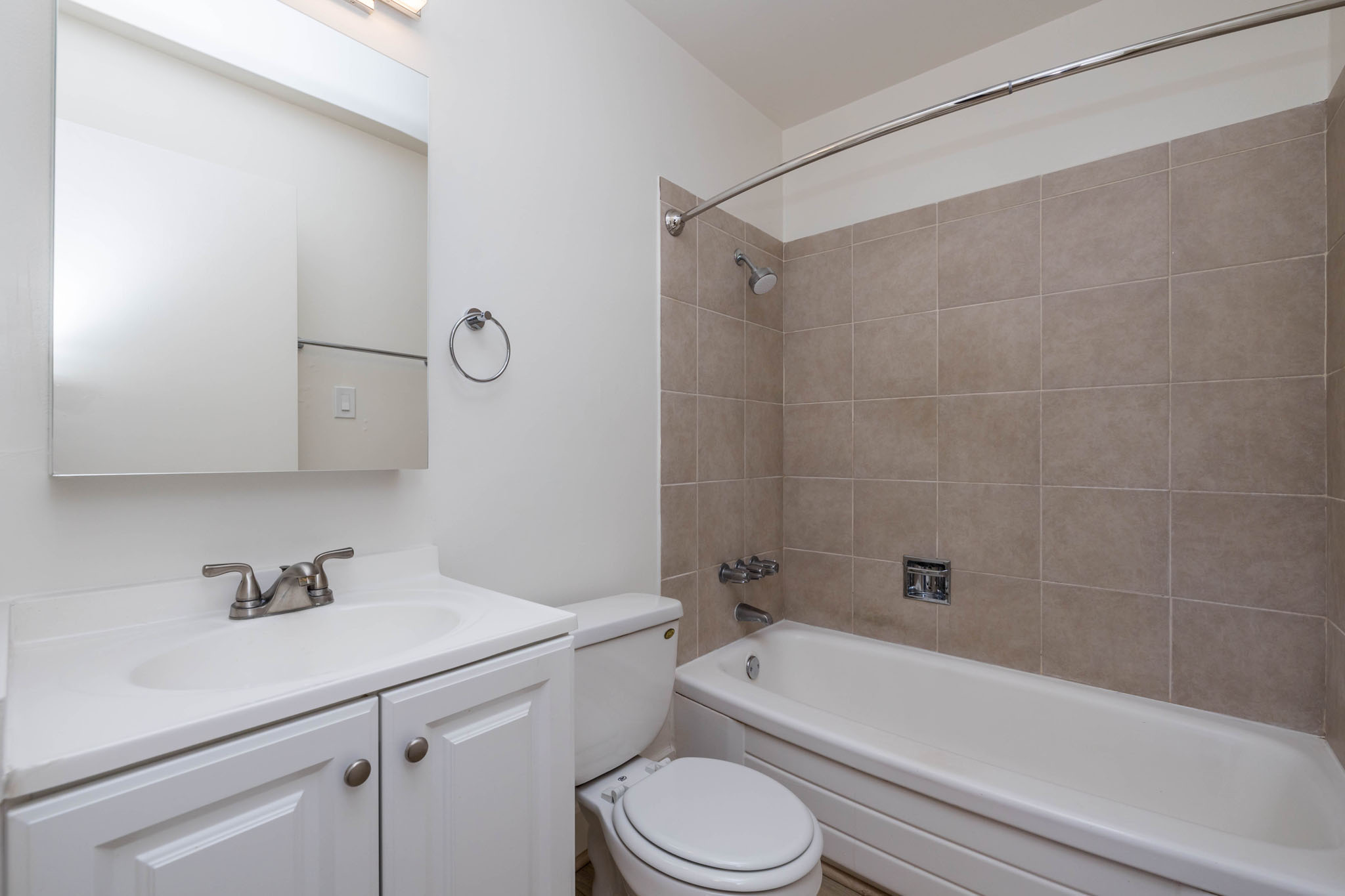 345 MacArthur #301 Gallery Image #12