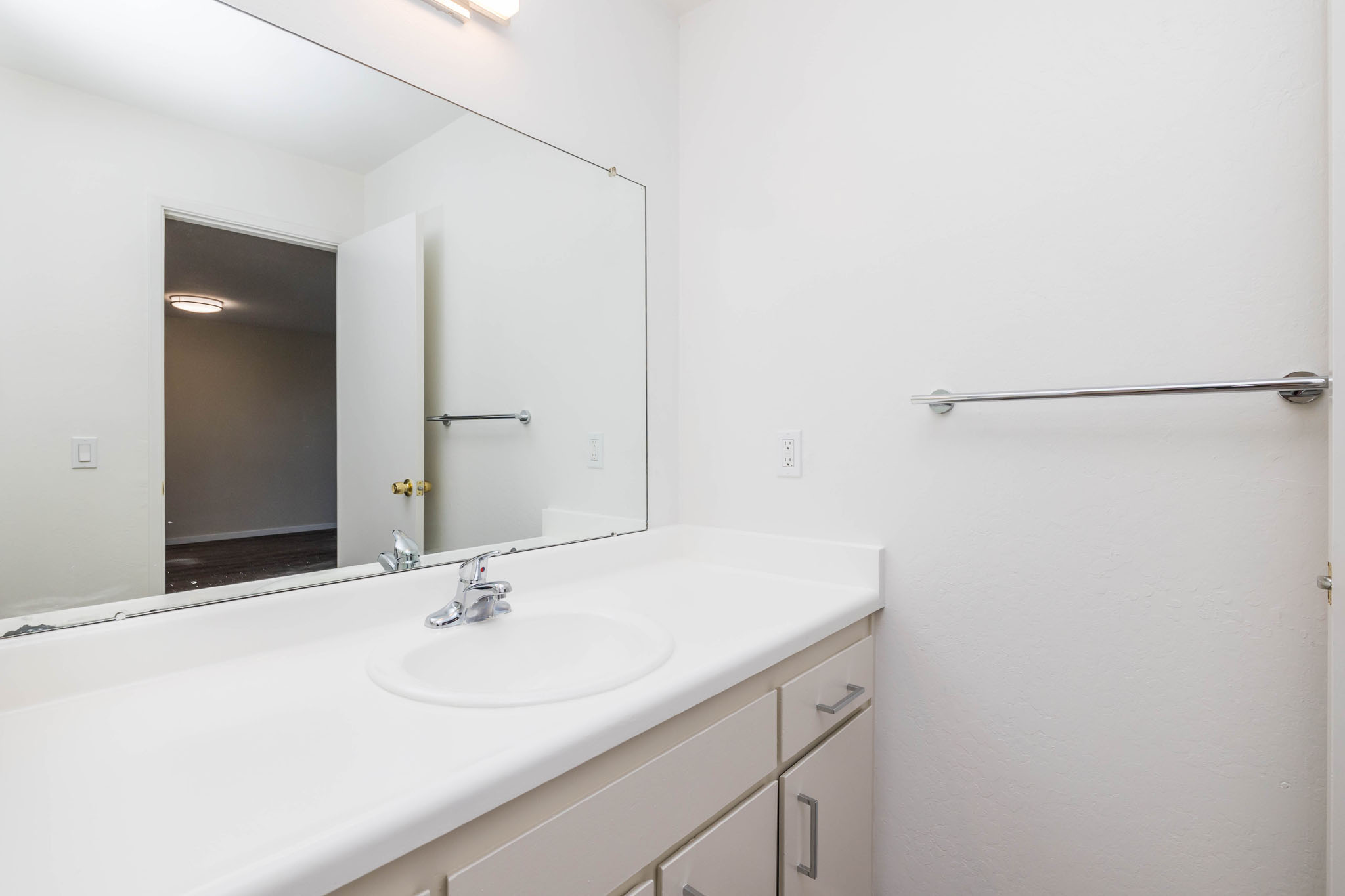 257 Vernon #218 Gallery Image #9