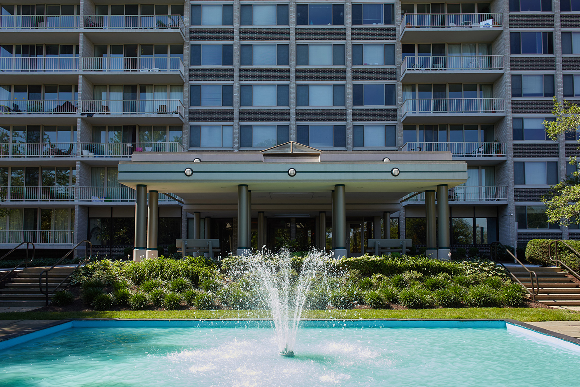 the-aspen-fountain-entrance