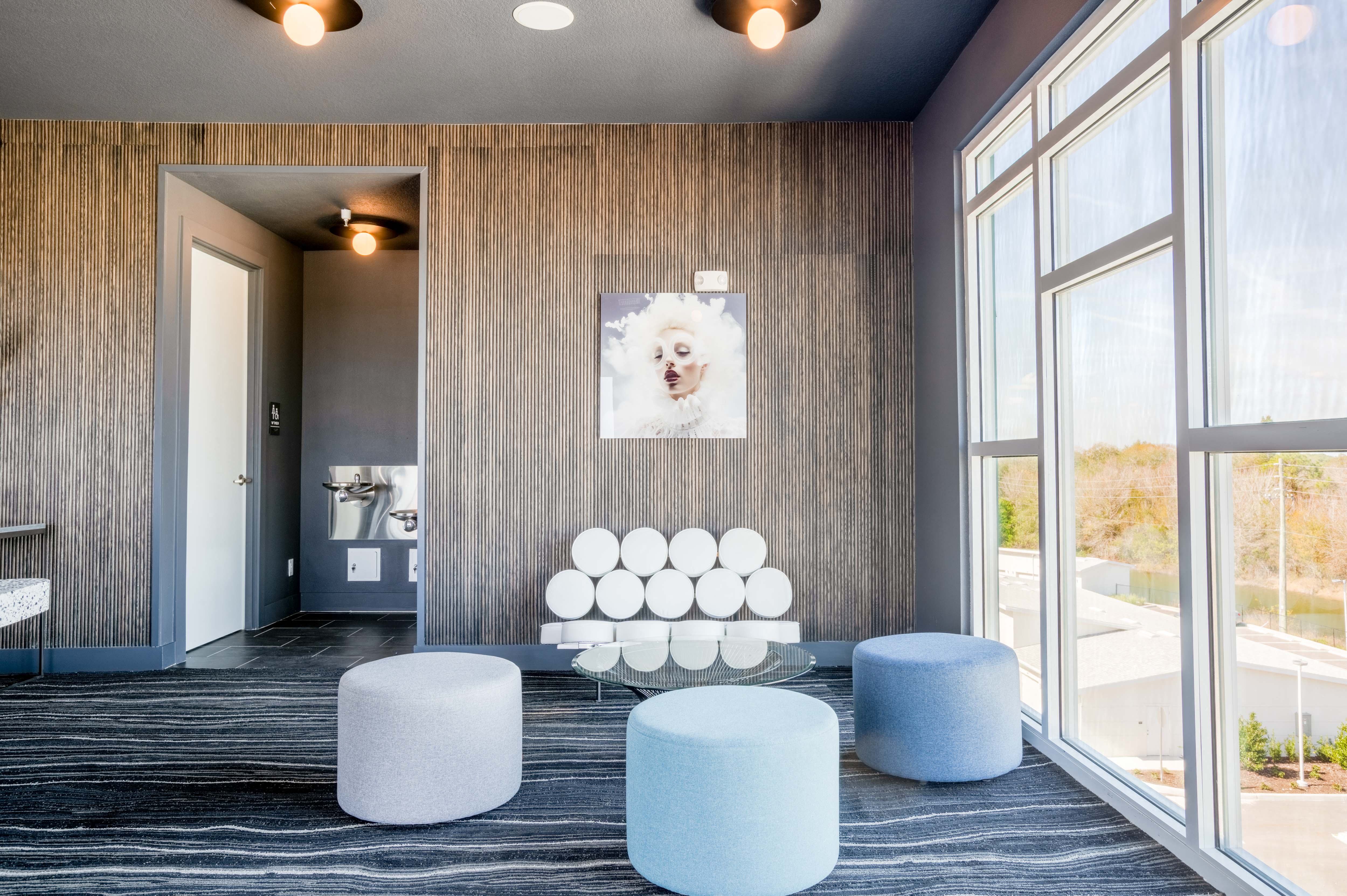 Major Tom Sky Lounge Cirrus Apartments