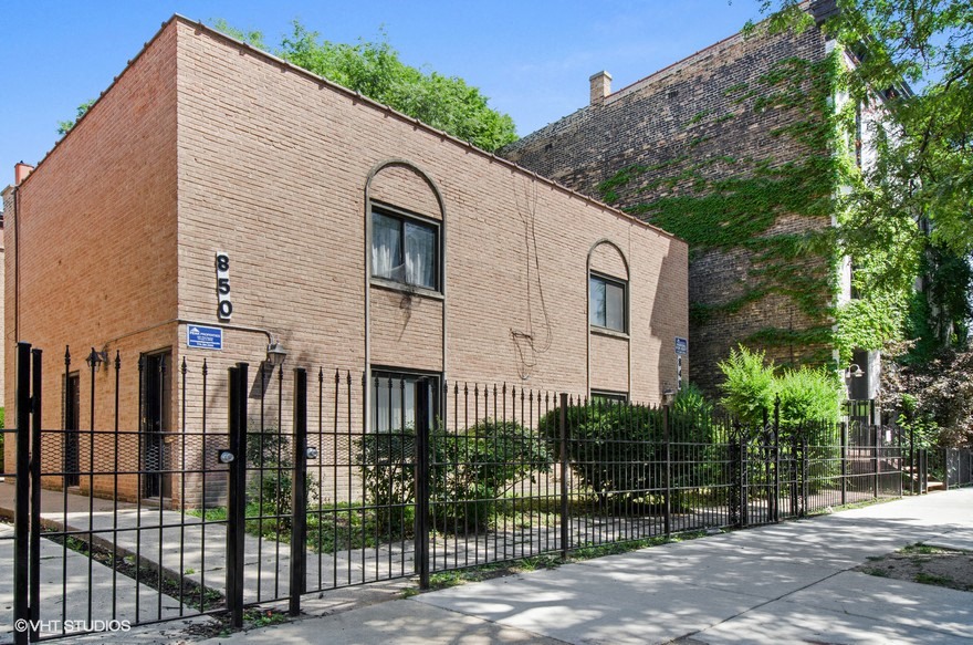 848-50 W. Altgeld St. 848-50 W. Altgeld St., Chicago, IL 60614 Lincoln Park - Leasing by Cross Street