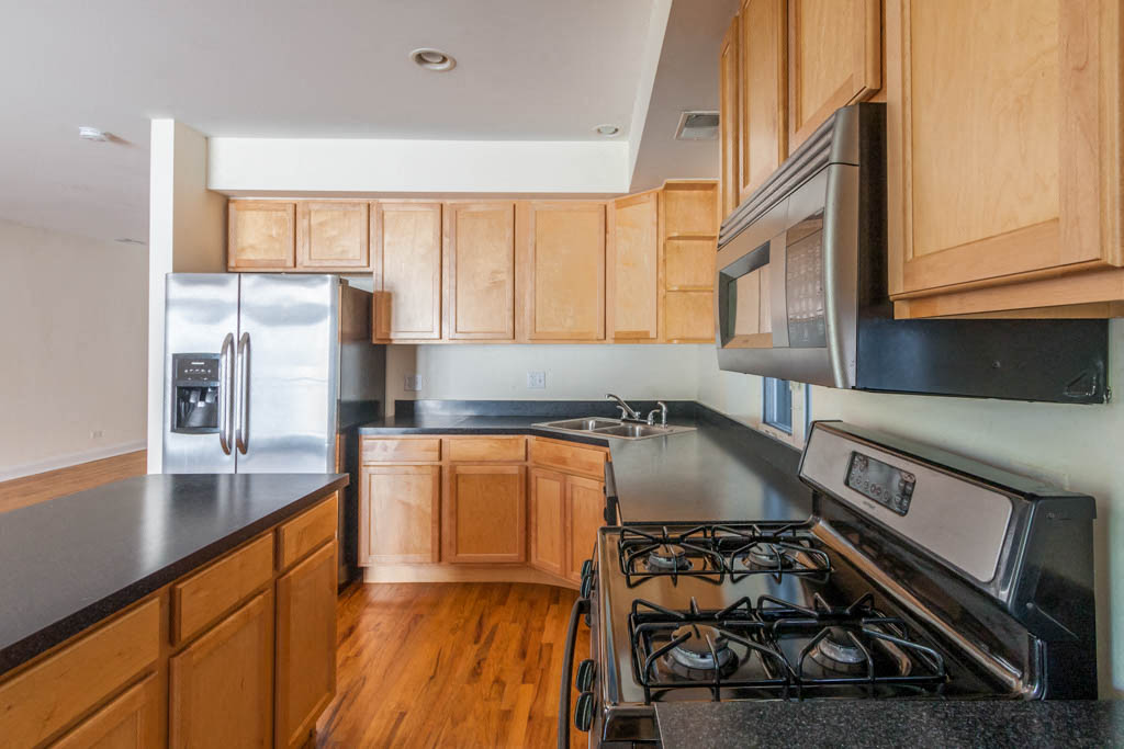 1802 W. Belmont Ave. 1802 W. Belmont Ave., Chicago, IL 60657 Roscoe Village - Leasing by Cross Street