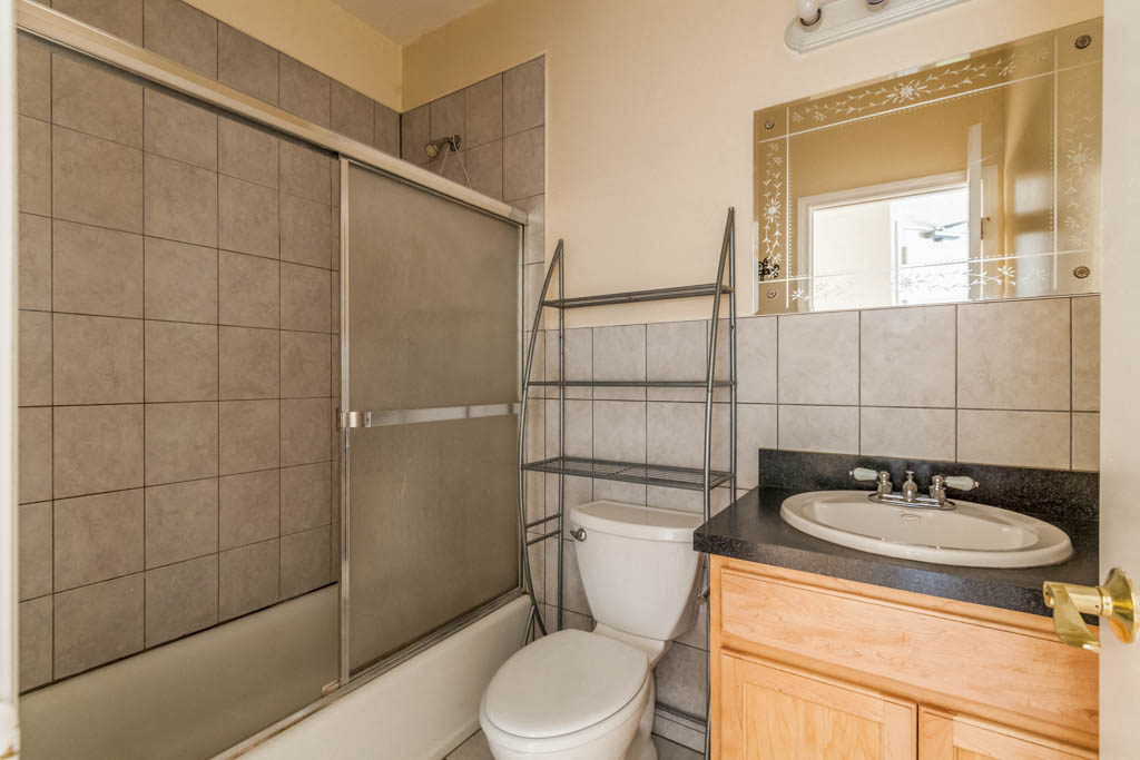 1802 W. Belmont Ave. 1802 W. Belmont Ave., Chicago, IL 60657 Roscoe Village - Leasing by Cross Street
