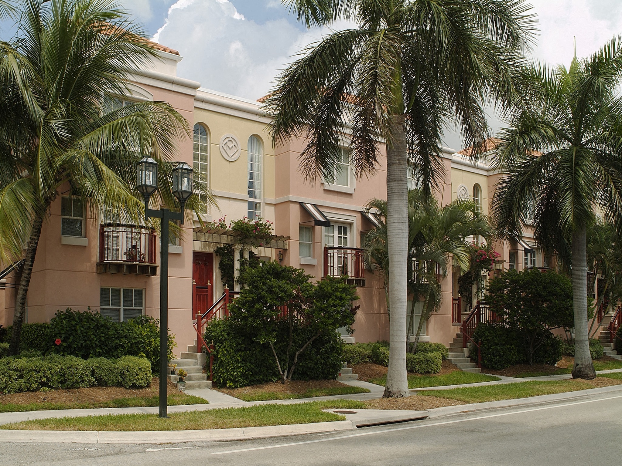 Mizner Park Apartments, image size:2048x1536