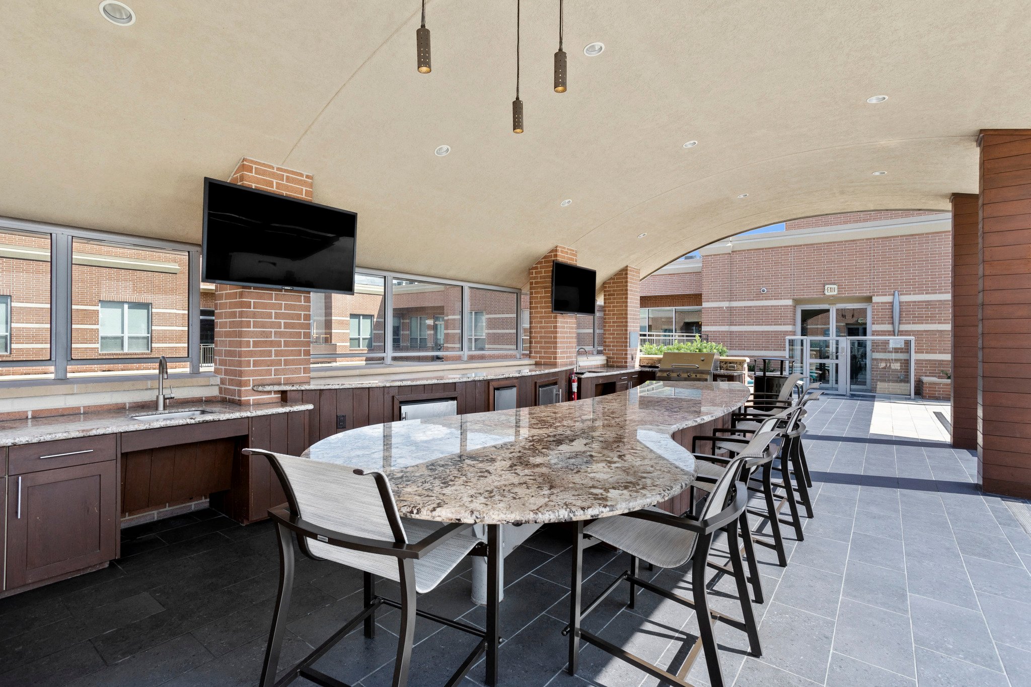 Outdoor Dining and Grills