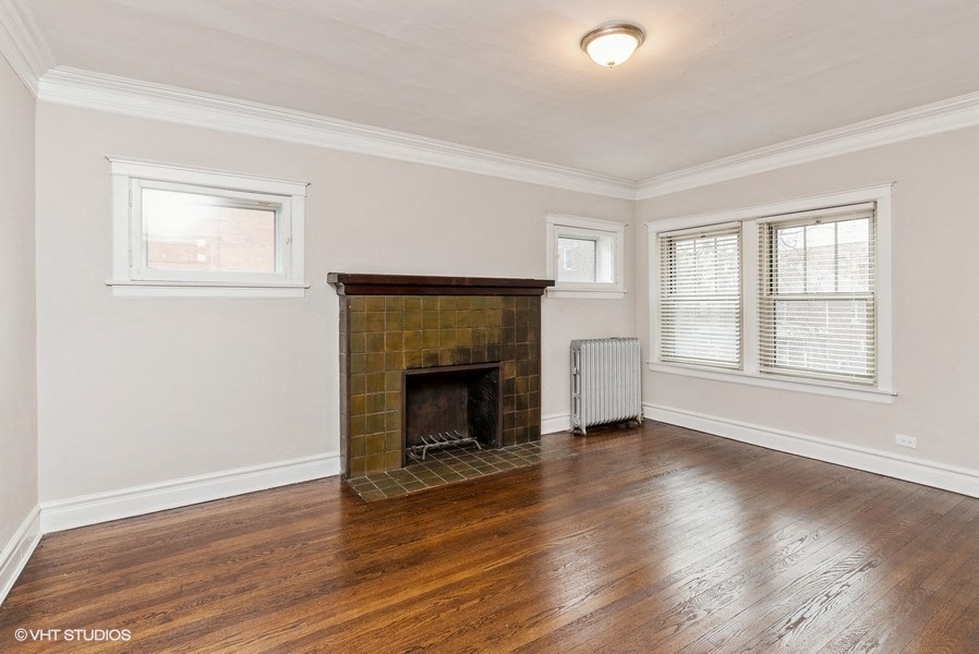 Hyde Park apt with fireplace at Ivy Promenade | Hyde Park Chicago Apartments near UChicago | 5447 S Woodlawn Ave