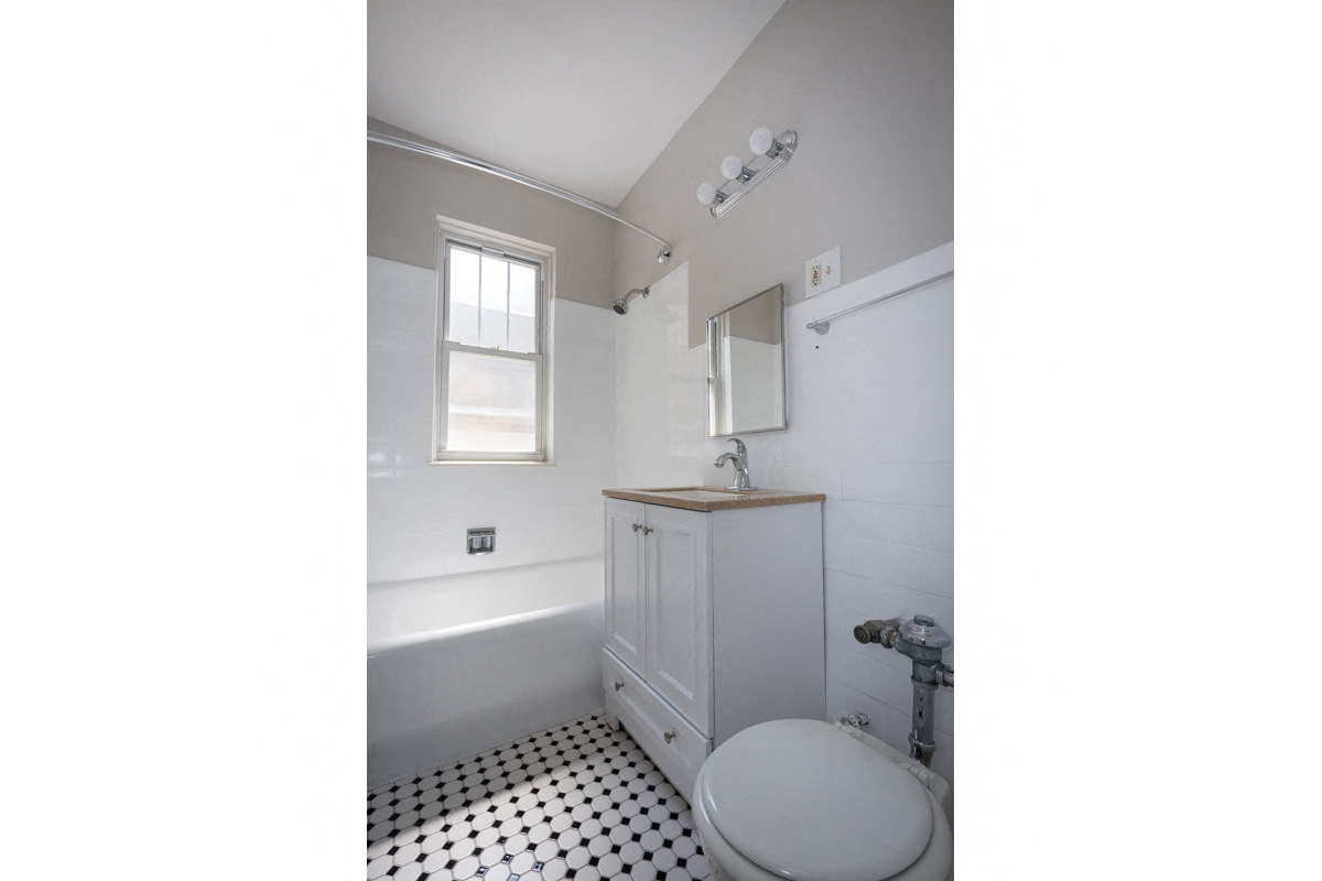 5532 s kenwood bathroom updated hyde park chicago