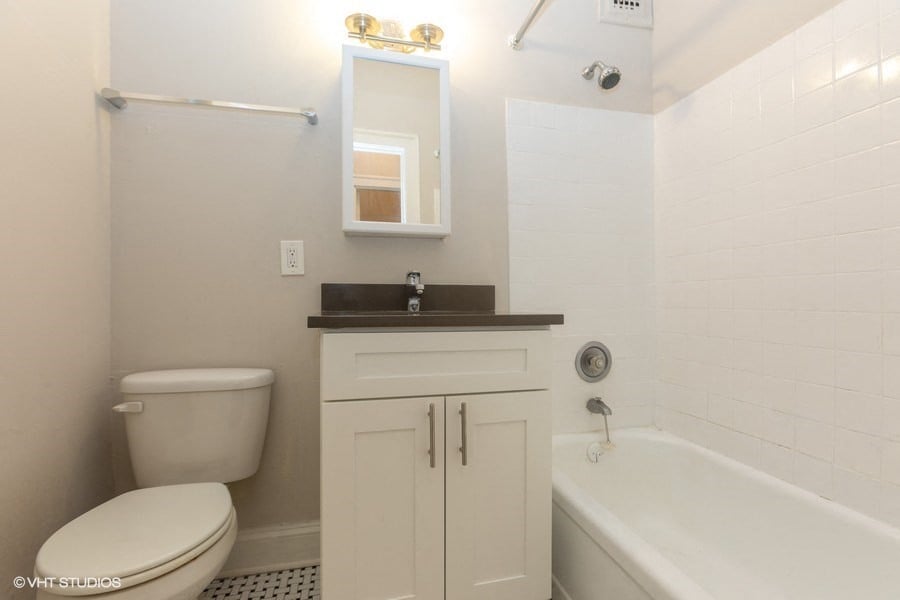 renovated bathroom hyde park apartment chicago univeristy uchicago
