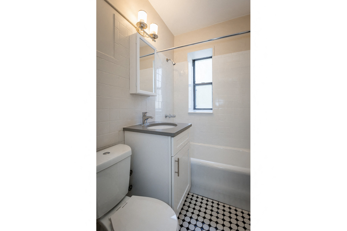 5455 s blackstone bathroom updated hyde park chicago apts