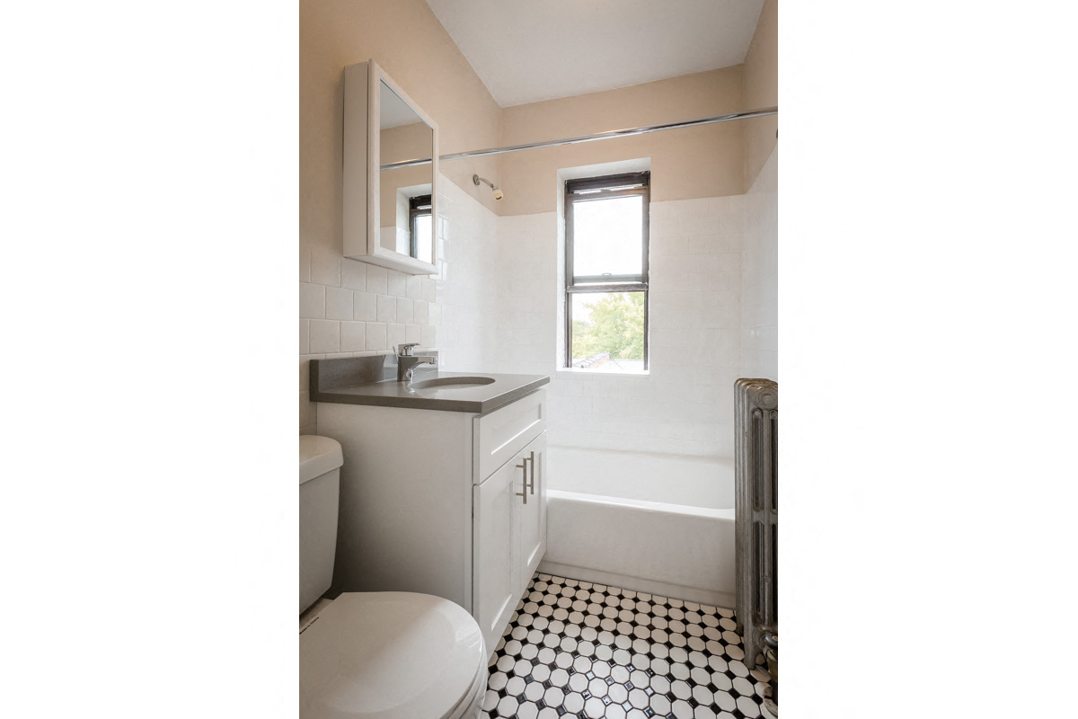 5118 s dorchester bathroom updated hyde park chicago near uchicago