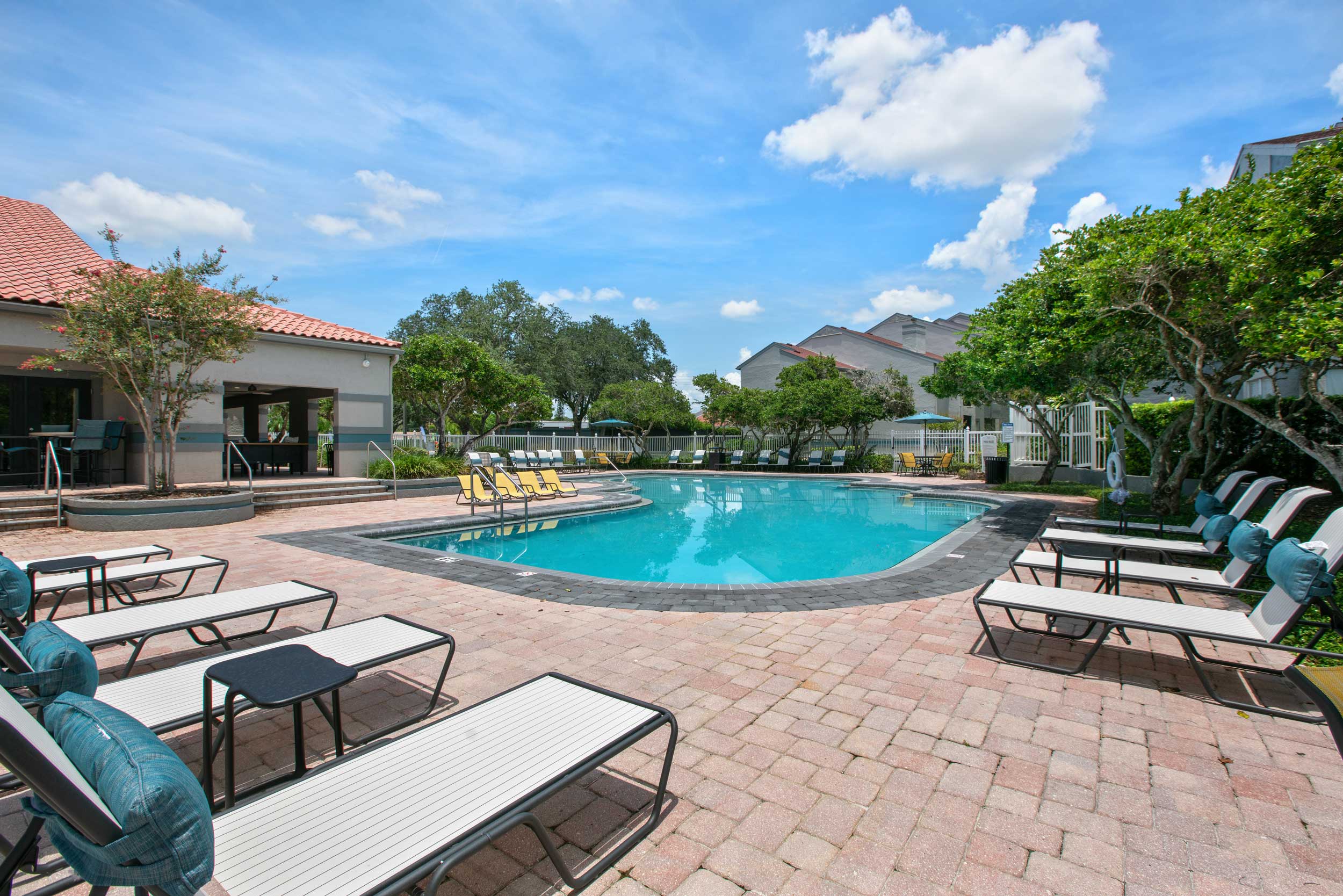 Vantage on Hillsborough Apartment Homes | IRT Living