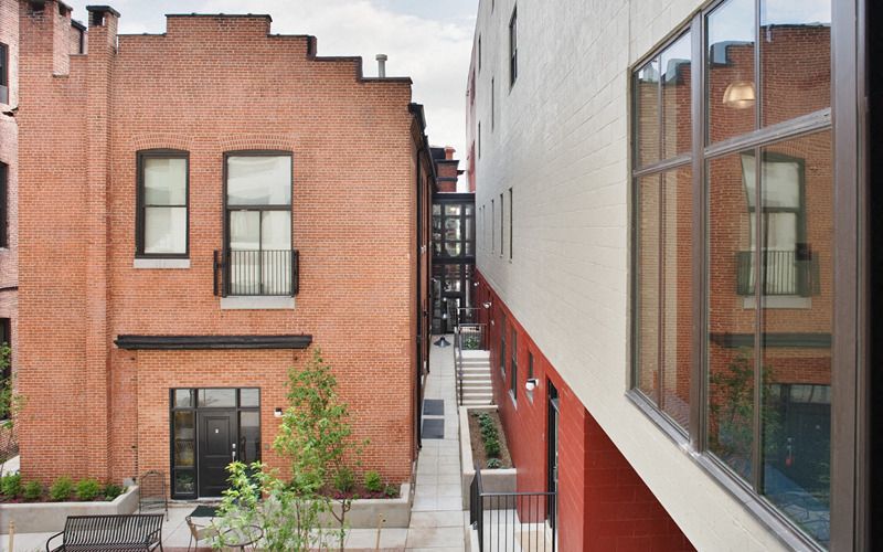 http://cdn.rentcafe.com/dmslivecafe/3/878536/Courtyd_east__138.jpg