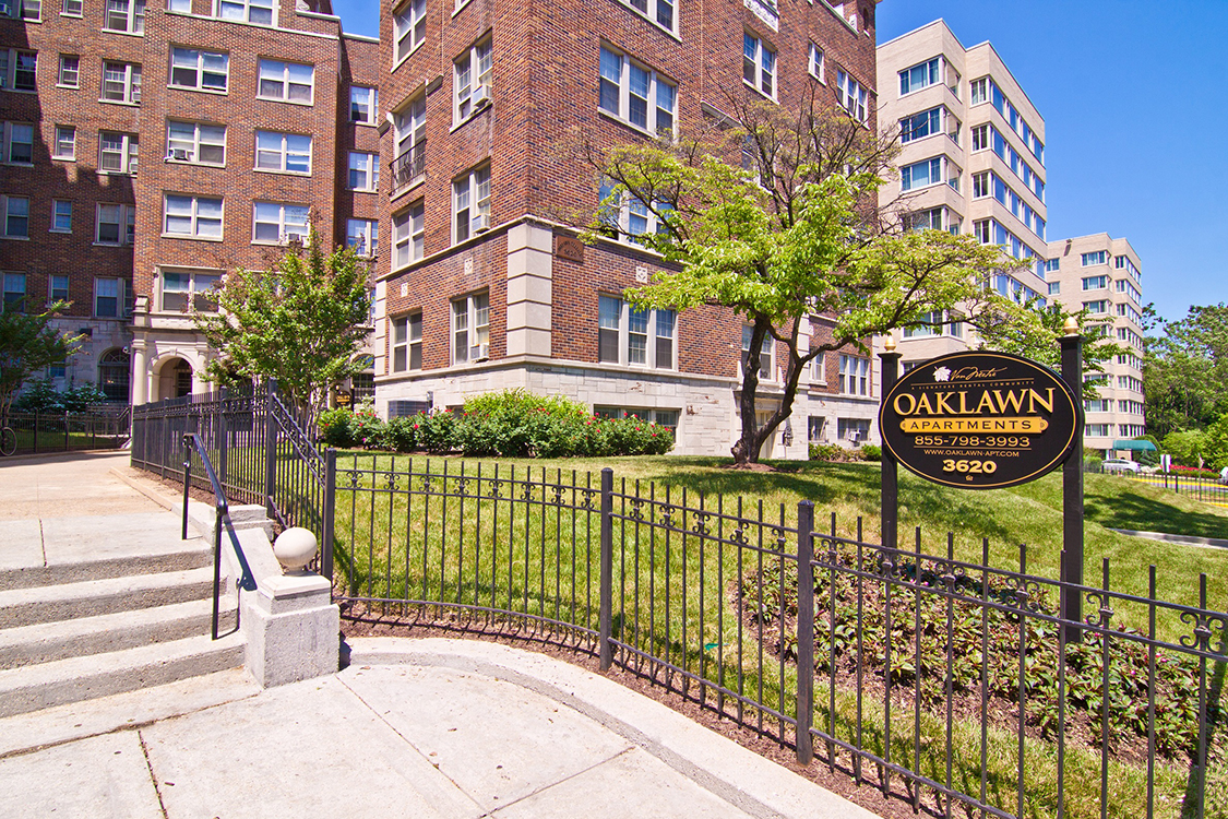 Building entrance to Oaklawn